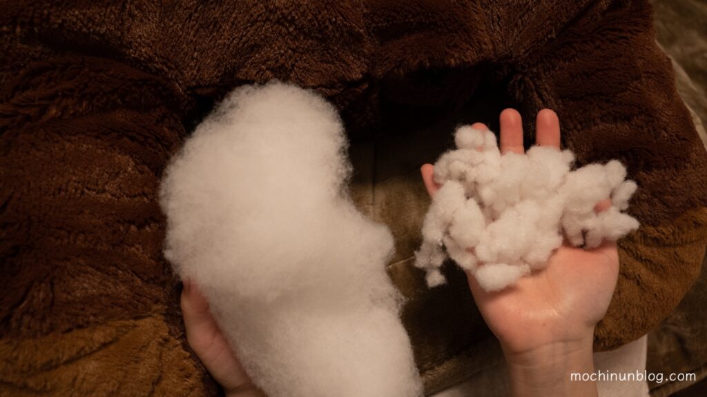 ぬいぐるみの中の綿と今回追加する綿の比較