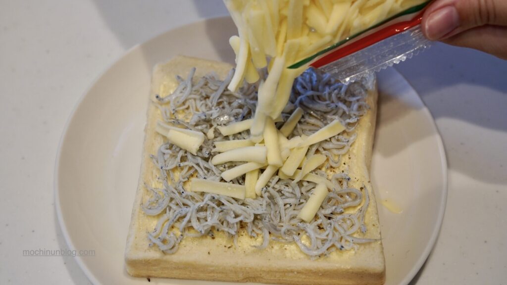 しらすチーズトーストの作り方